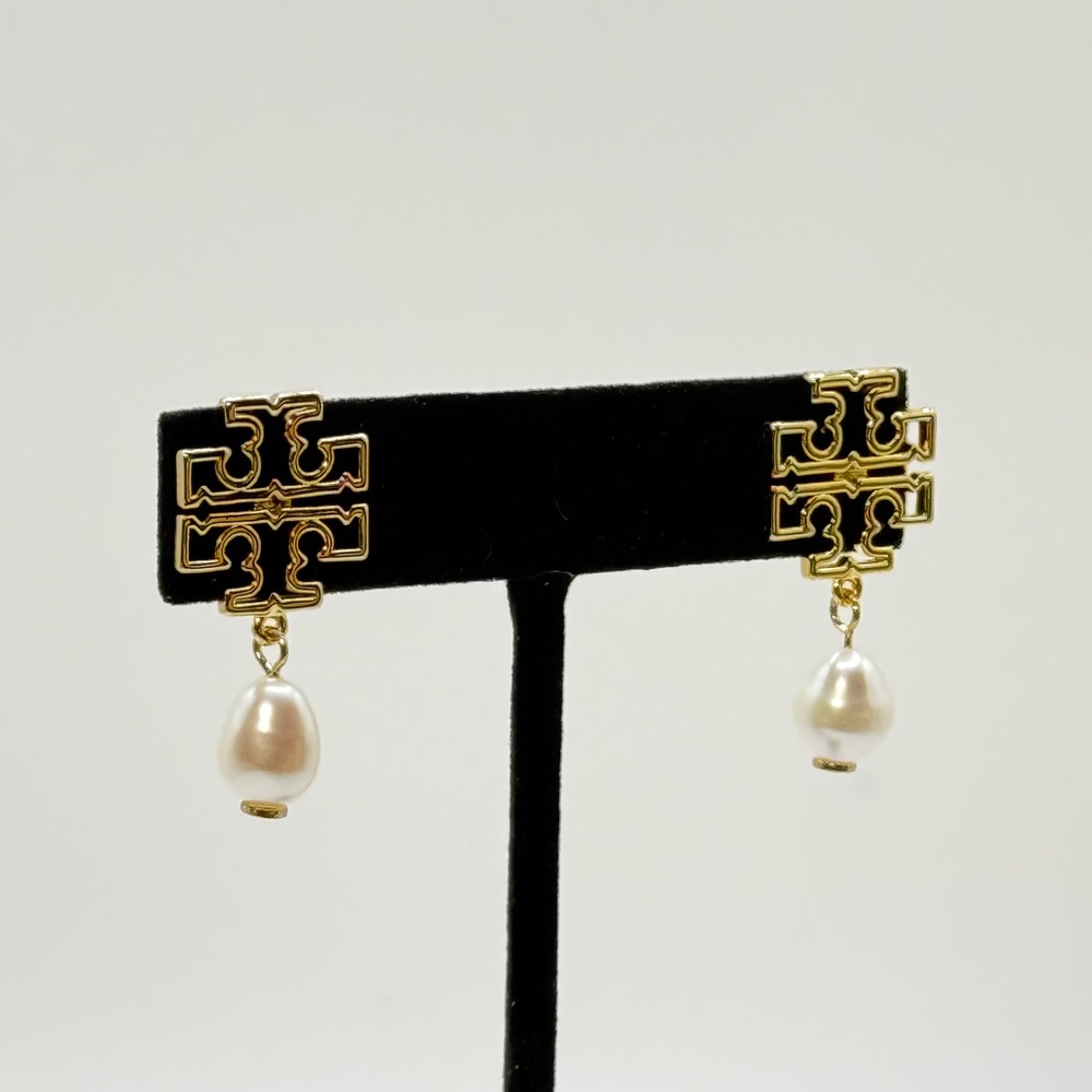 Tory Burch Pearl Drop Logo Earrings ✨🥂 - Picture 3 of 3